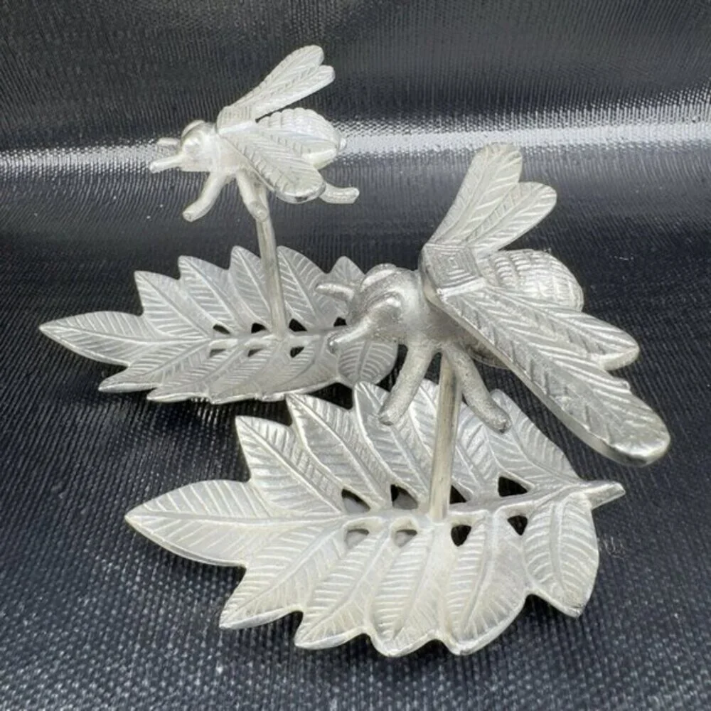 Vintage Queen Bee Wall Having Wall Decor Metal Wall Art Set 2 Bee On Leafs Decor